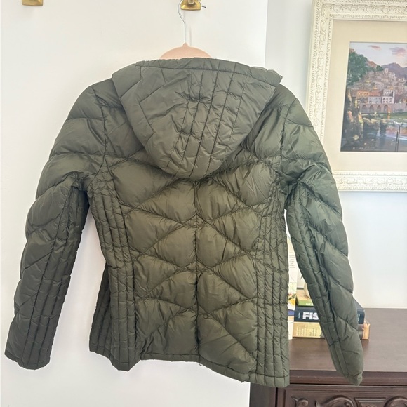 Michael Kors Women's packable Olive Quilted Jacket - Picture 6 of 8